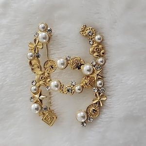 CHANEL pearl and zircon brooch authentic